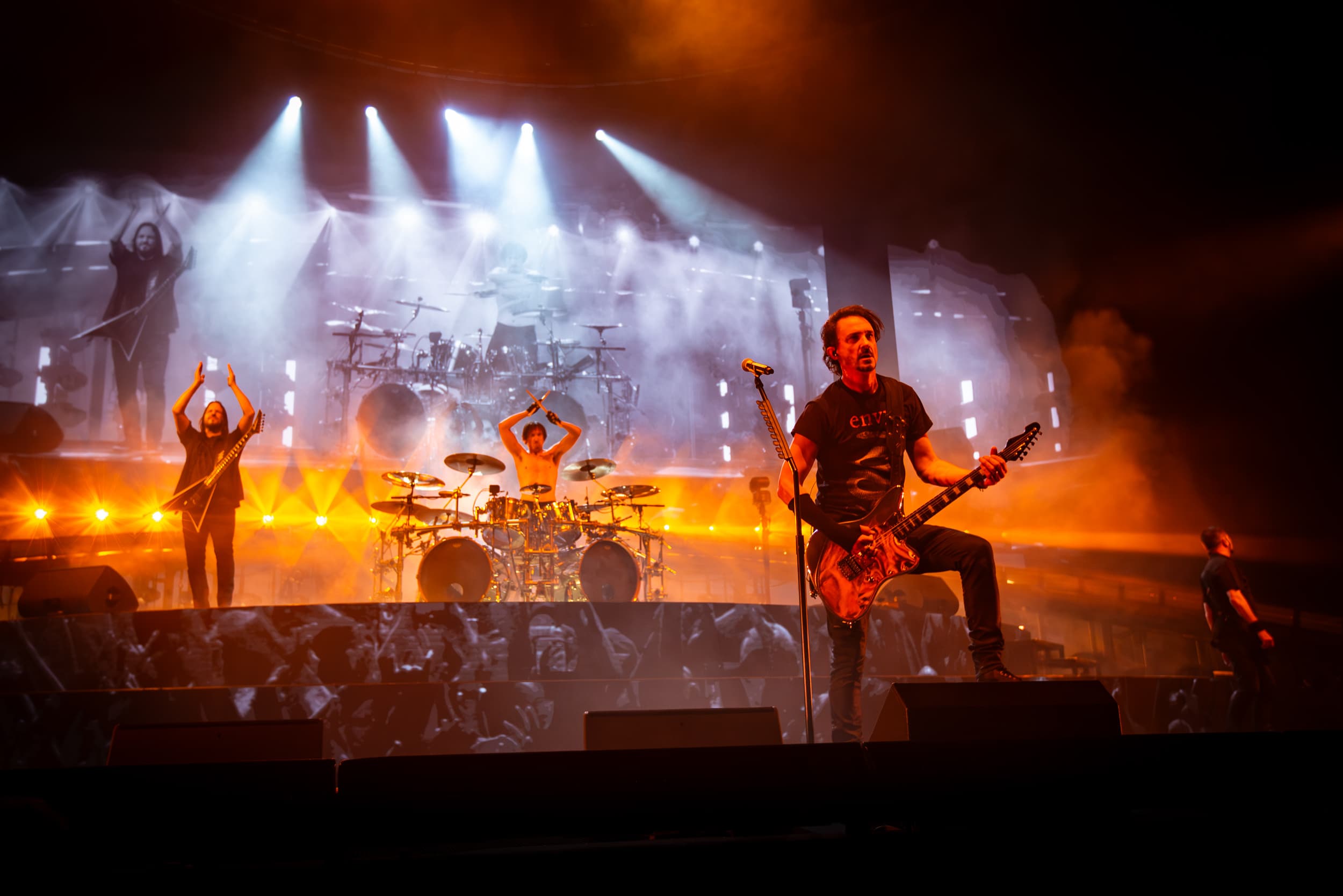 Concert de Gojira au Zénith de Strasbourg avec éclairages de scène et effets visuels