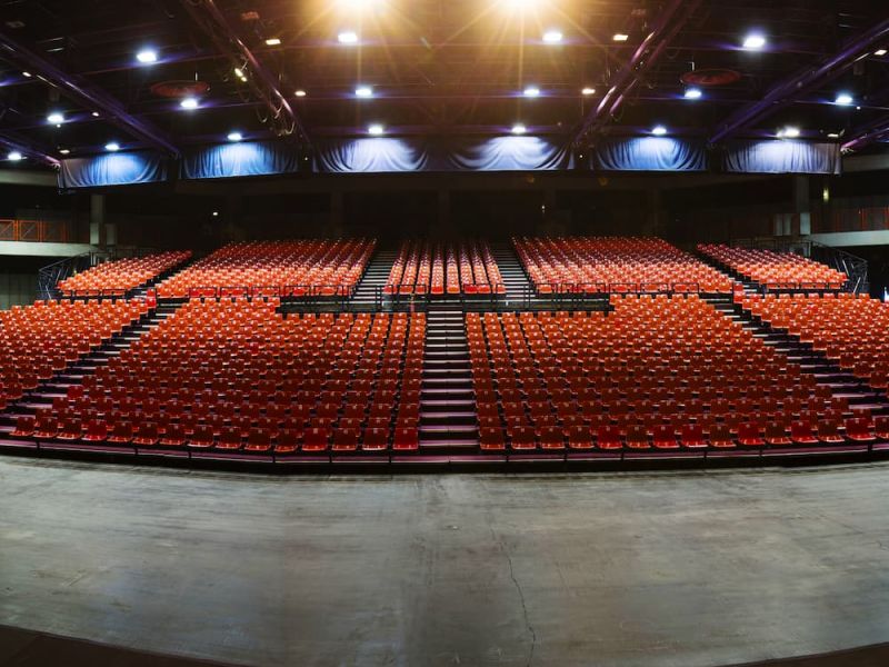 Photographie d'une salle, Athanor Montluçon